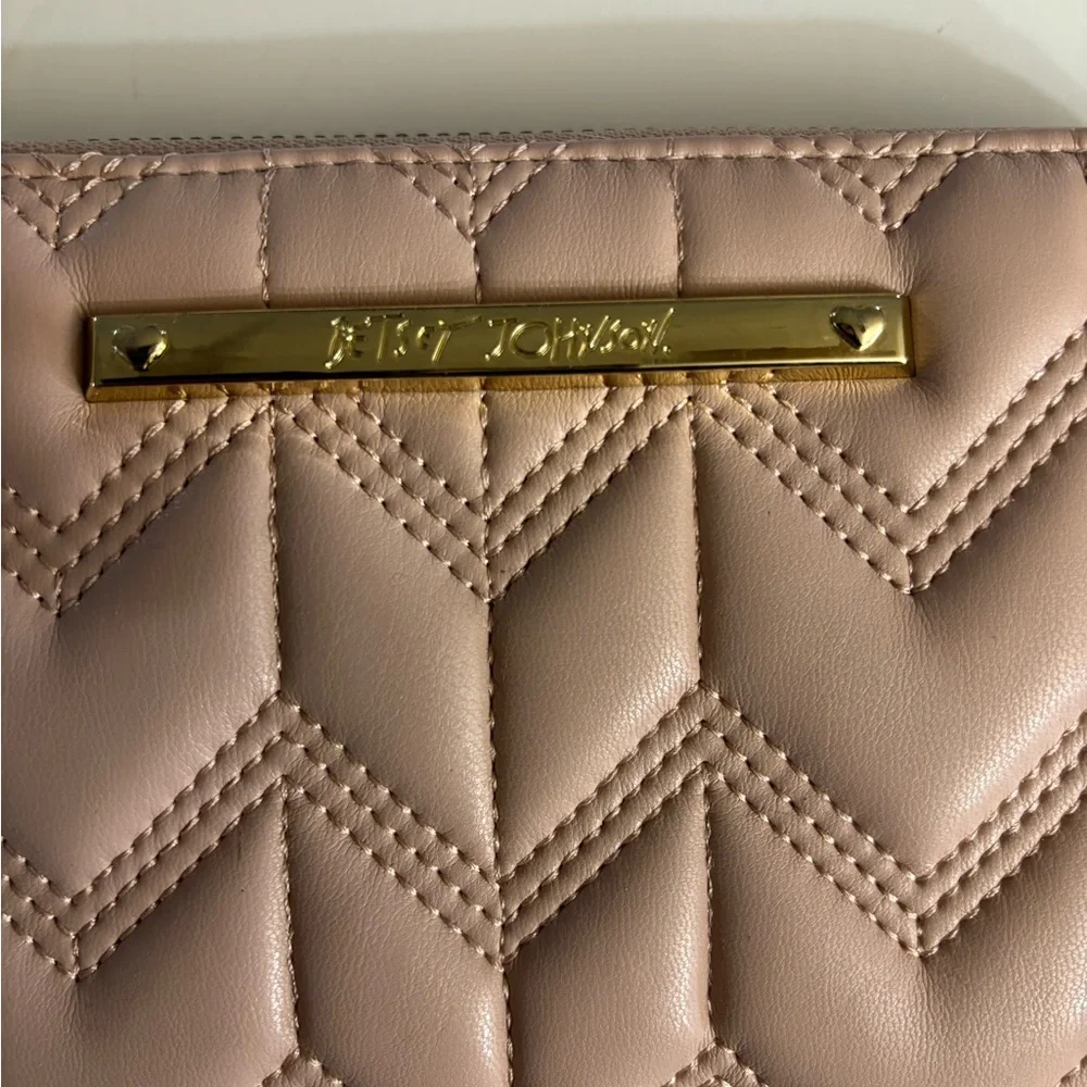 Betsey Johnson Quilted Pink Chevron Patterned Clutch/Wristlet NWOT